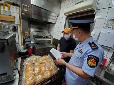警惕食品安全紅線 漢堡王更換標(biāo)簽銷售過期食品事件警示酒類經(jīng)營